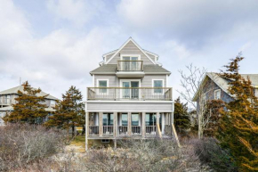 Marshfield Home with 4 Decks and Private Beach Access!